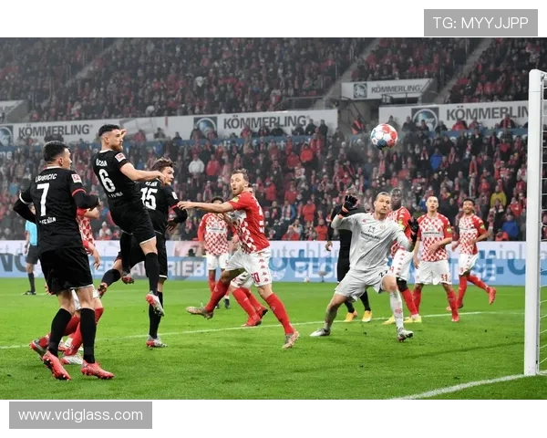 法兰克福球迷持续助力，球队在德甲赛季表现稳健，竞争力增强。