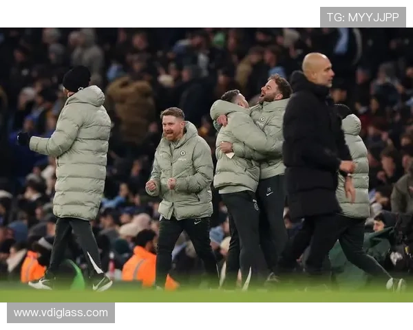 曼城领跑英超积分榜，利物浦表现稳健紧随其后