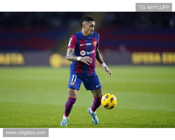 亚马尔与拉菲尼亚主力之争的战术适配差异分析 亚马尔与拉菲尼亚主力之争的战术适配差异分析