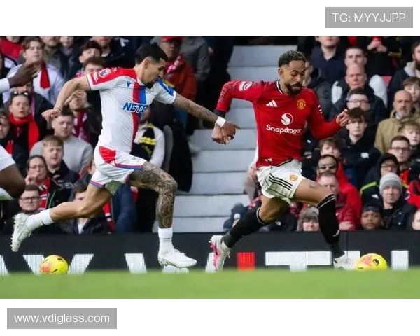 曼联看似重建状态下滑,实际上修补策略逐步反映球队整体稳定性考验 曼联看似重建状态下滑,实际上修补策略逐步反映球队整体稳定性考验