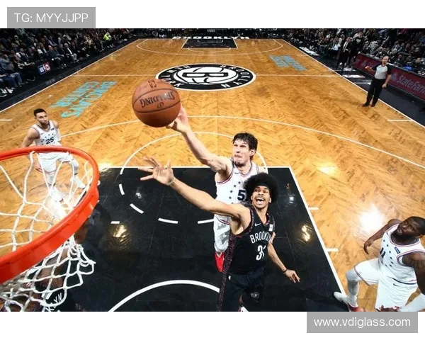 西蒙斯突破制造错位提速，三分命中率大幅提升拉开差距